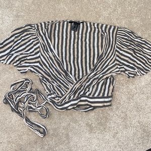 Crop top wrap short sleeve shirt